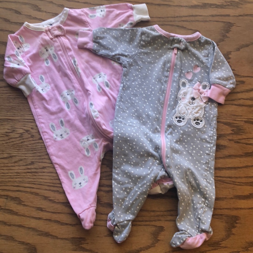 ⭐️ Set of 2 - Gerber zip-up footed pajamas